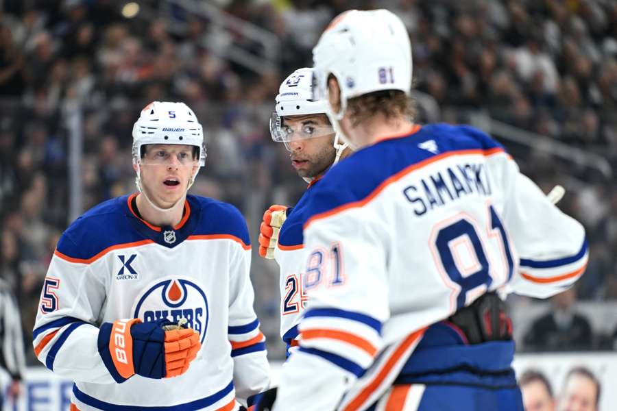 Samanski (r.) traf auch beim 6:1-Sieg gegen Vancouver