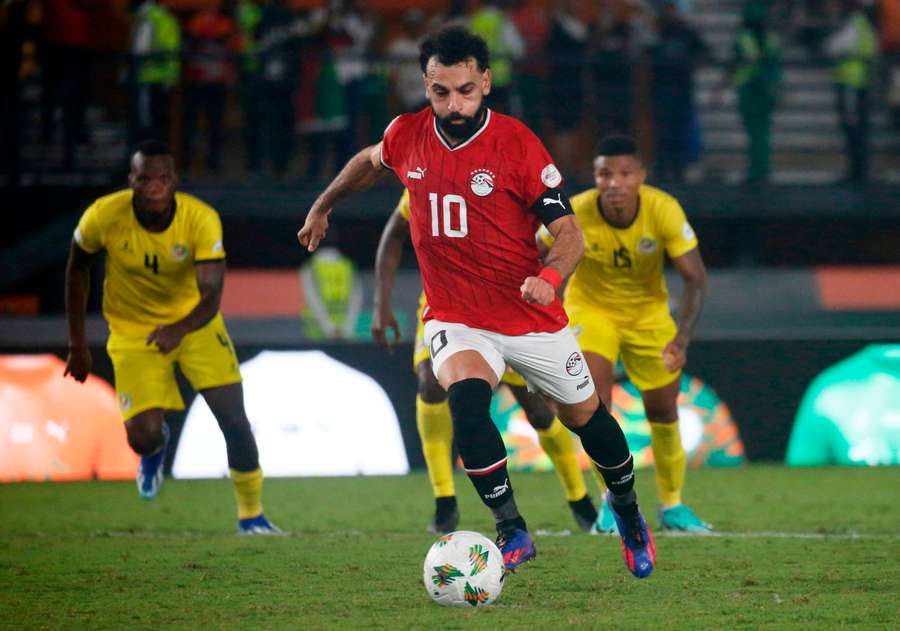 Mohamed Salah scores from the spot for Egypt to snatch a point