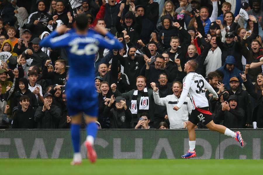 Smith Rowe marcou na vitória do Fulham