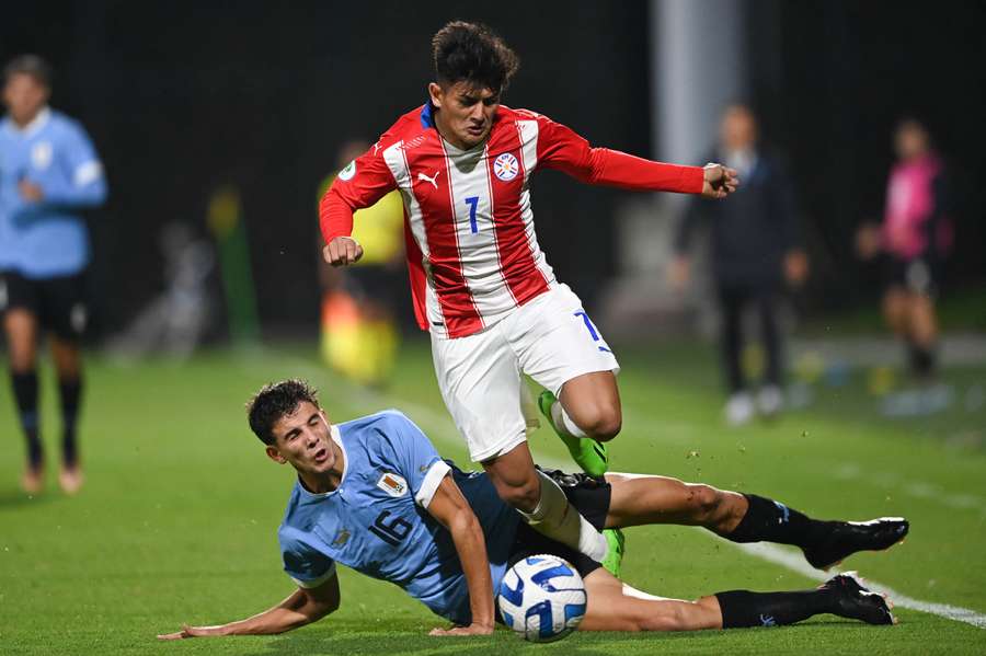 Il laziale Diego González in azione con la maglia del Paraguay