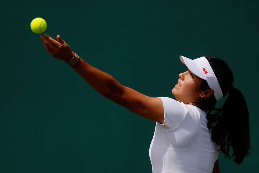 Raducanu serving in practice