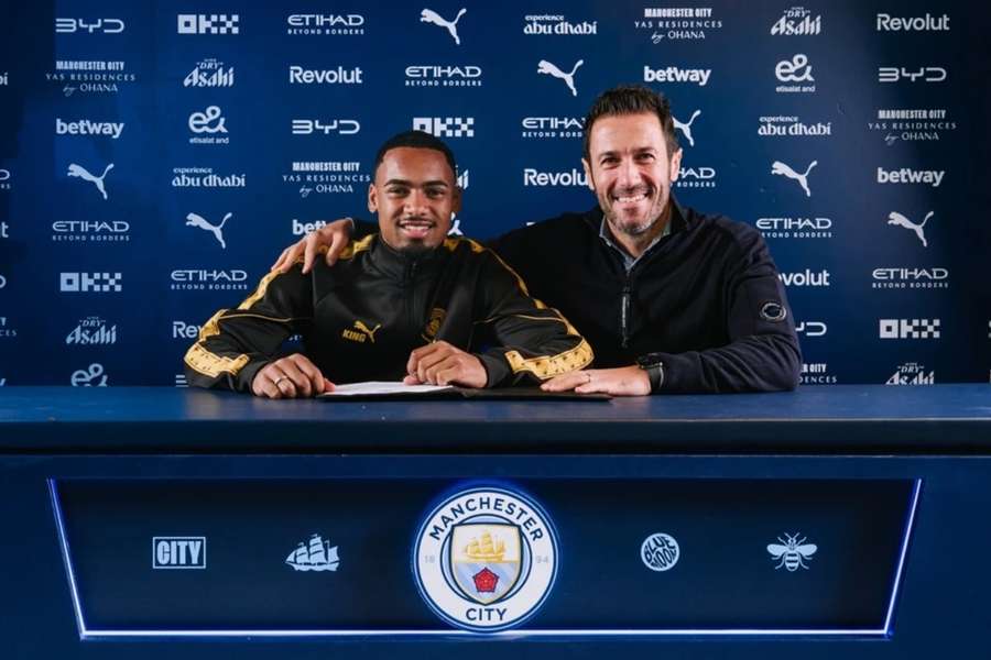 Allan se stal novou akvizicí Manchesteru City. Allan se stal novou akvizicí Manchesteru City.