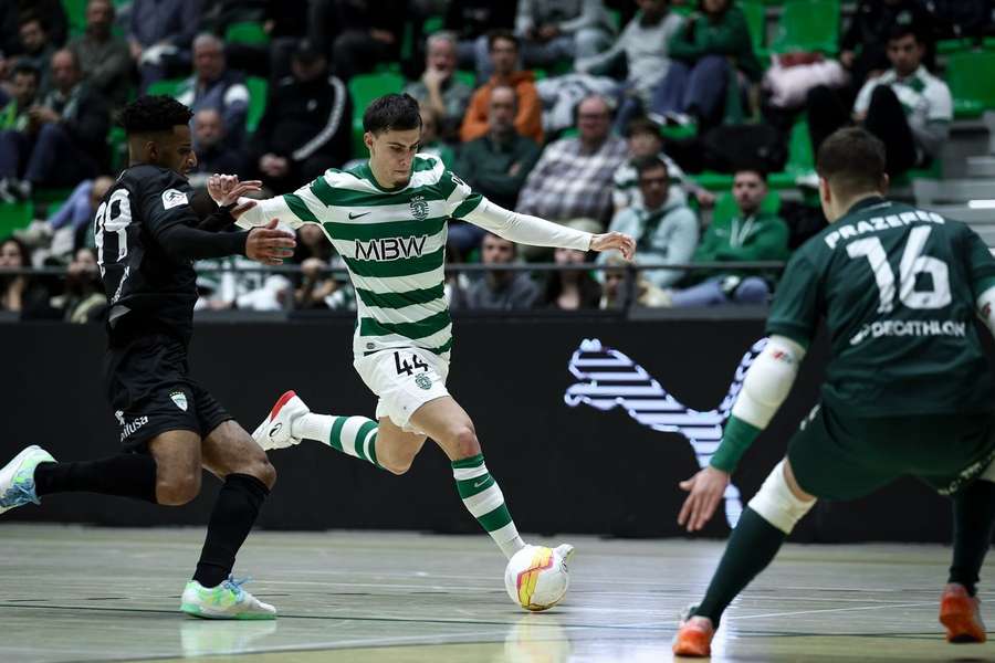 Sporting venceu Torreense em dia de feriado