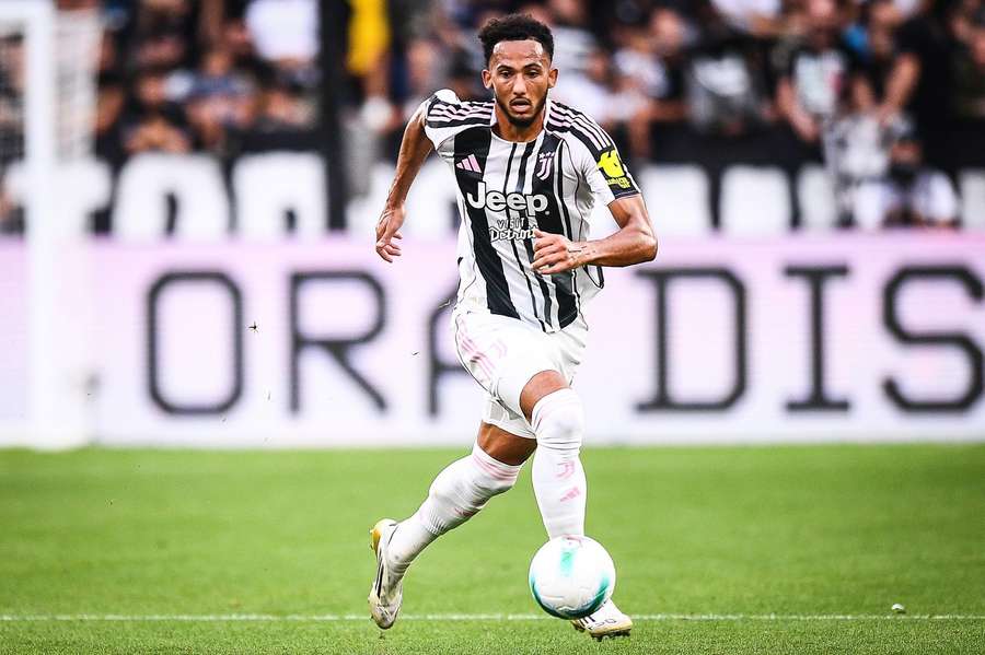 Lloyd Kelly marcou diante do Inter de Milão