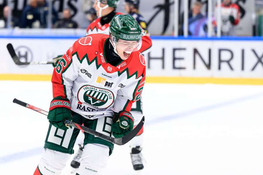 Isac Heens celebrates as Frolunda hold on to beat HV71