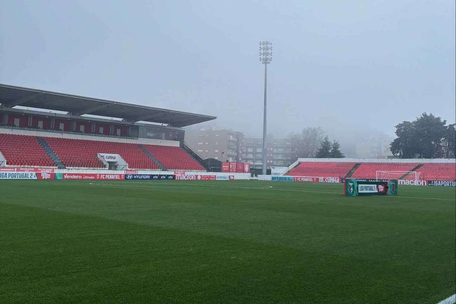 Lusitânia Lourosa-Felgueiras vai ser jogado em Penafiel