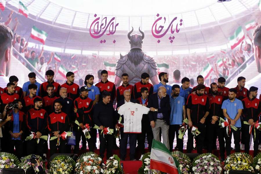 Suporteri iranieni la evenimentul de prezentare a echipamentului pentru Cupa Mondială 2026, în Teheran