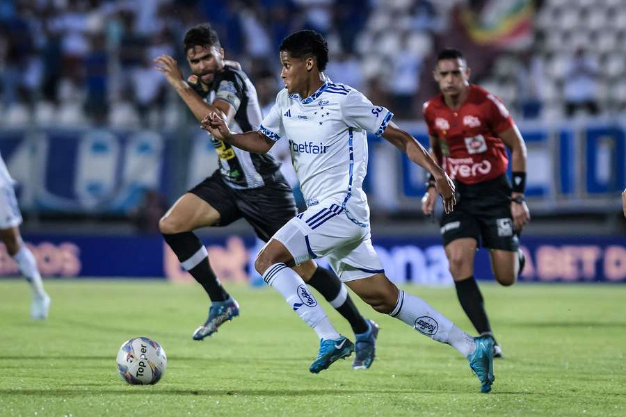 Jovem Tevis não foi muito acionado em campo Jovem Tevis não foi muito acionado em campo