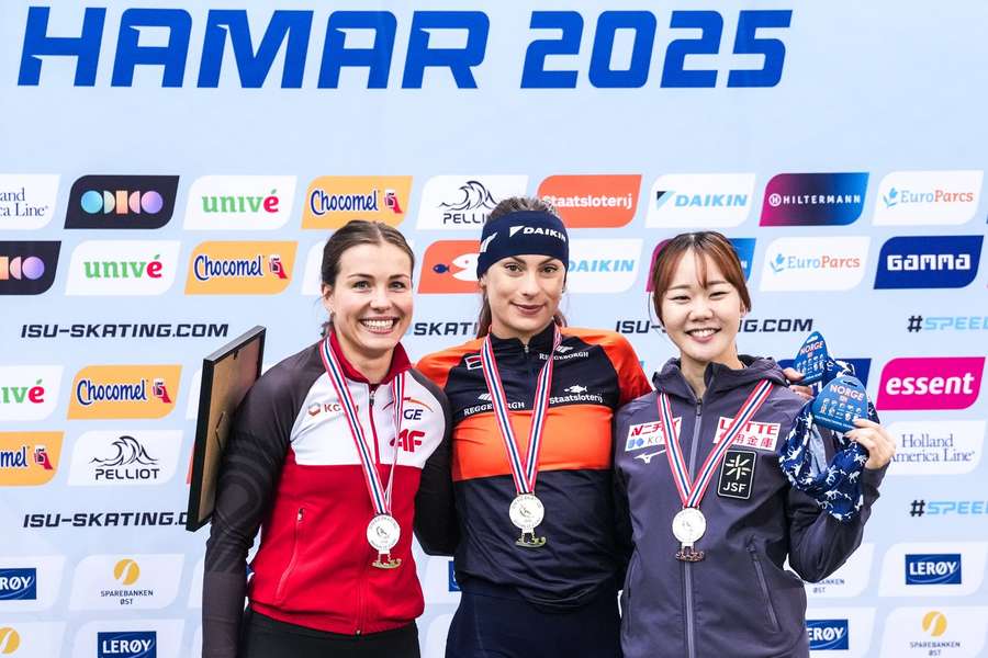 Kaja Ziomek-Nogal z Polski, Femke Kok z Holandii, Yukino Yoshida z Japonii podczas Pucharu Świata ISU w łyżwiarstwie szybkim w Hamar Kaja Ziomek-Nogal z Polski, Femke Kok z Holandii, Yukino Yoshida z Japonii podczas Pucharu Świata ISU w łyżwiarstwie szybkim w Hamar