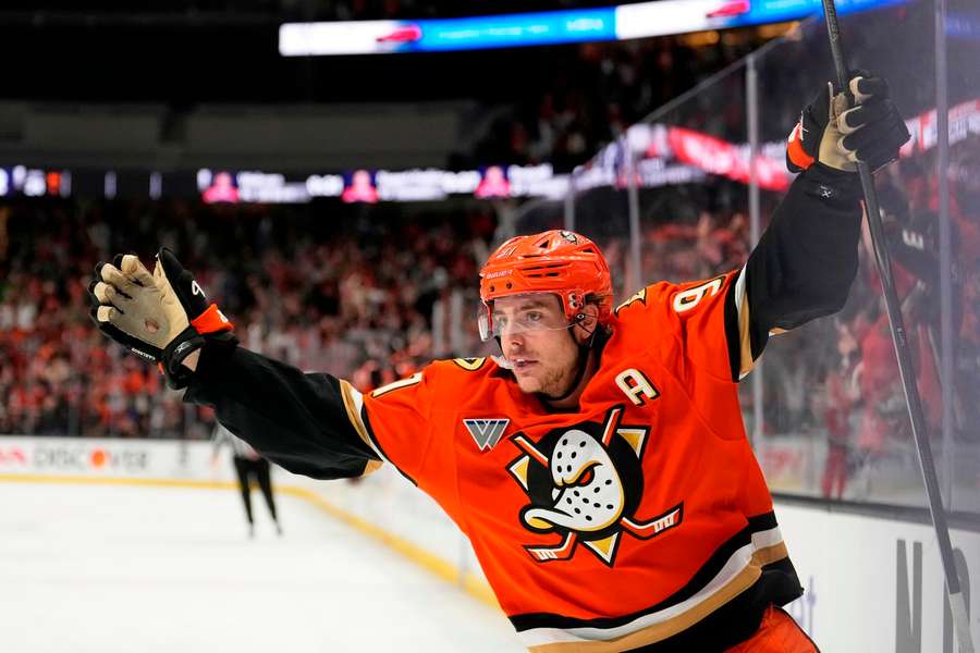 Leo Carlsson vládne žebříčku nejlépe placených hráčů NHL. Leo Carlsson vládne žebříčku nejlépe placených hráčů NHL.