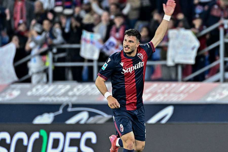  Riccardo Orsolini célébrant son but victorieux face à l'Inter.