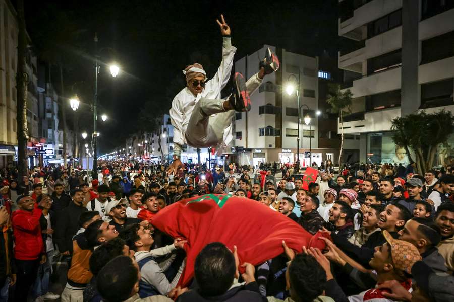 Marokko feest; Afrika en de Arabische wereld juichen mee met Leeuwen van de Atlas