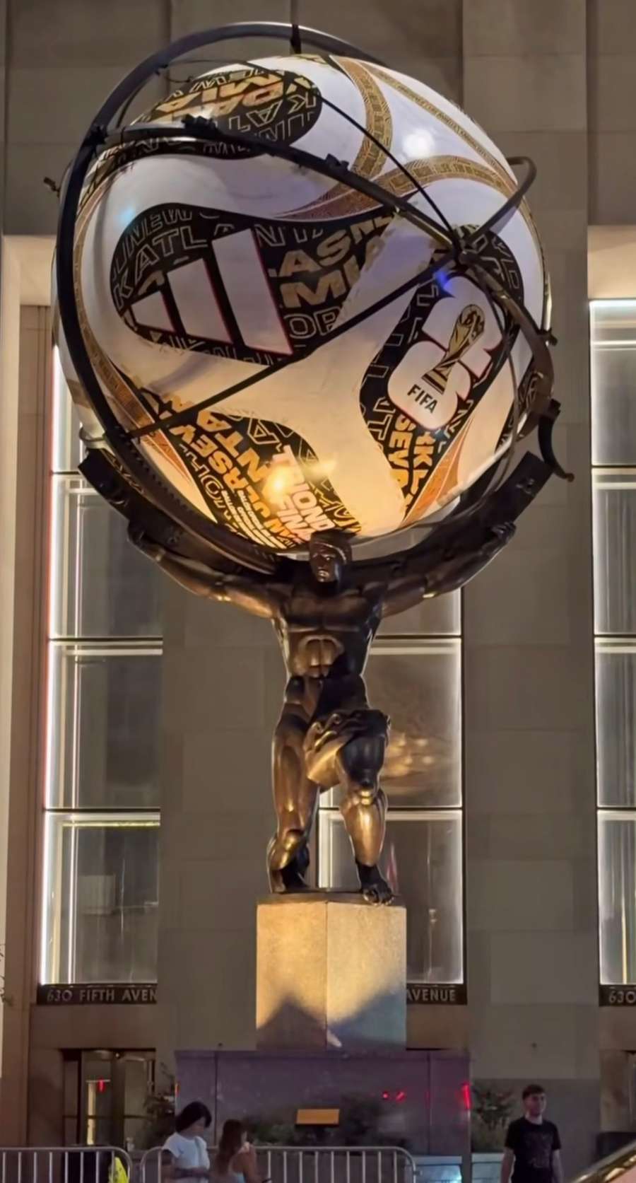El Trionda Dorado en la escultura de Atlas El Trionda Dorado en la escultura de Atlas