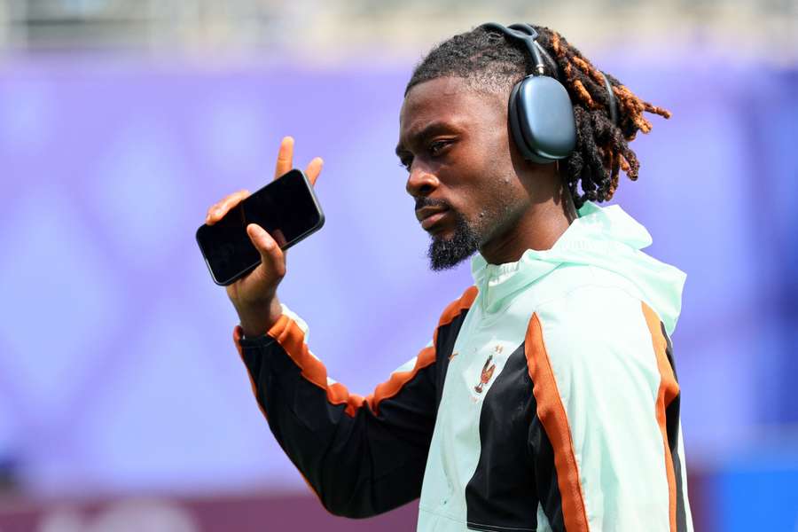Chelsea looking to hijack Man United's move for Roma midfielder Manu Kone Chelsea looking to hijack Man United's move for Roma midfielder Manu Kone
