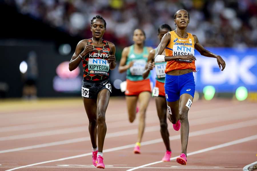 Sifan Hassan in actie op de 5000 meter tijdens de vijfde dag van de wereldkampioenschappen atletiek