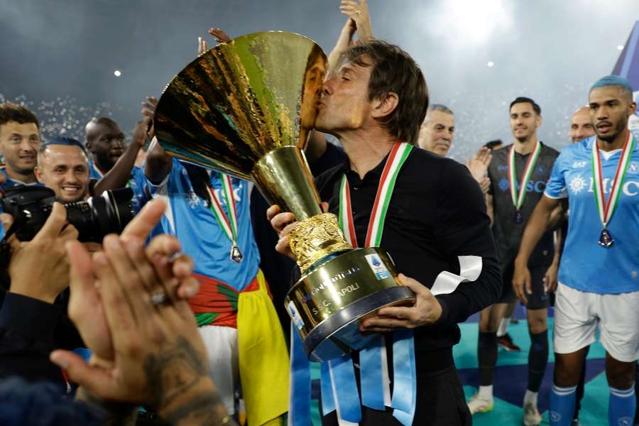 Napoli president De Laurentiis: If Conte is unhappy here...