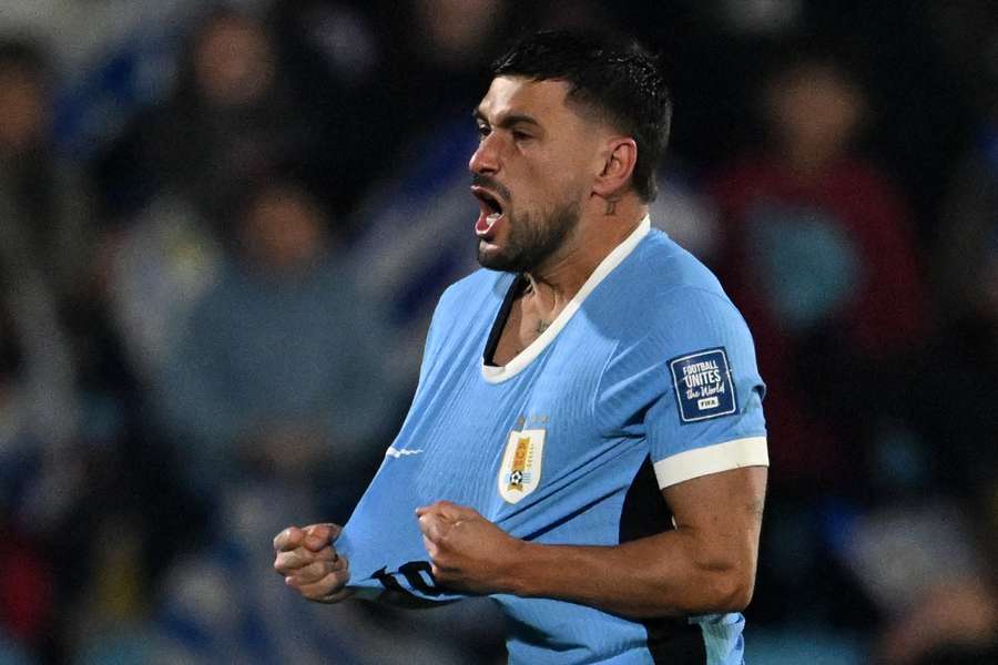 Arrascaeta celebra golo que selou a vitória da Celeste 