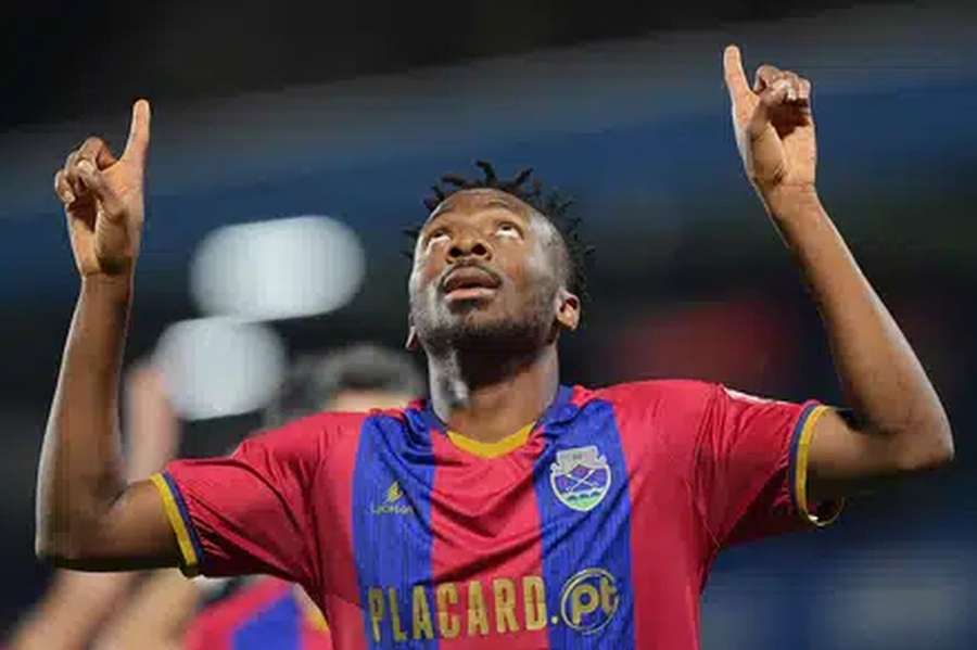 Kelechi Nwakali deixa o Chaves a título definitivo