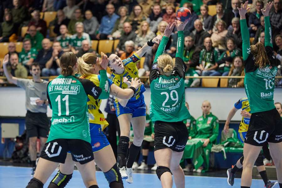 Viborgs håndboldkvinder åbner slutspil med ægte gyser-sejr over Nykøbing Falster