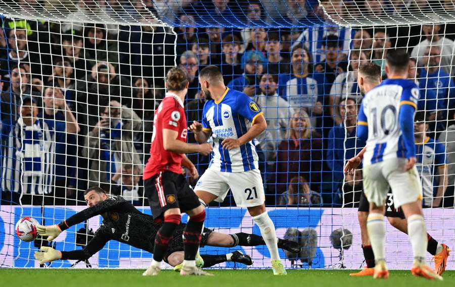 De Gea faz ótima defesa em chute McAllister De Gea faz ótima defesa em chute McAllister