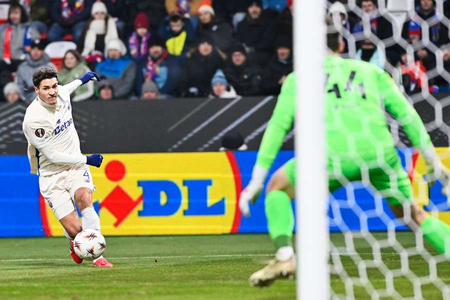 Jakub Kiwior wywalczył karnego, a później asystował, ale Porto tylko remisuje w Pilźnie Jakub Kiwior wywalczył karnego, a później asystował, ale Porto tylko remisuje w Pilźnie