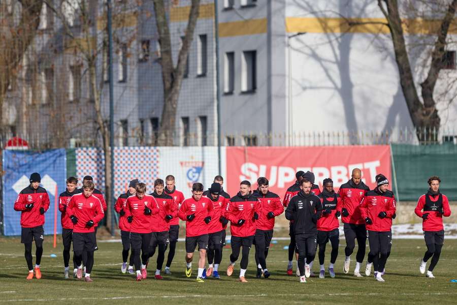 Górnik Zabrze wyruszył na obóz do Turcji. Trener zabrał na obóz 27 zawodników