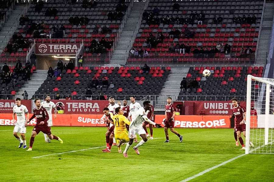 Aspect din meciul dintre Hermannstadt și CFR Cluj Aspect din meciul dintre Hermannstadt și CFR Cluj