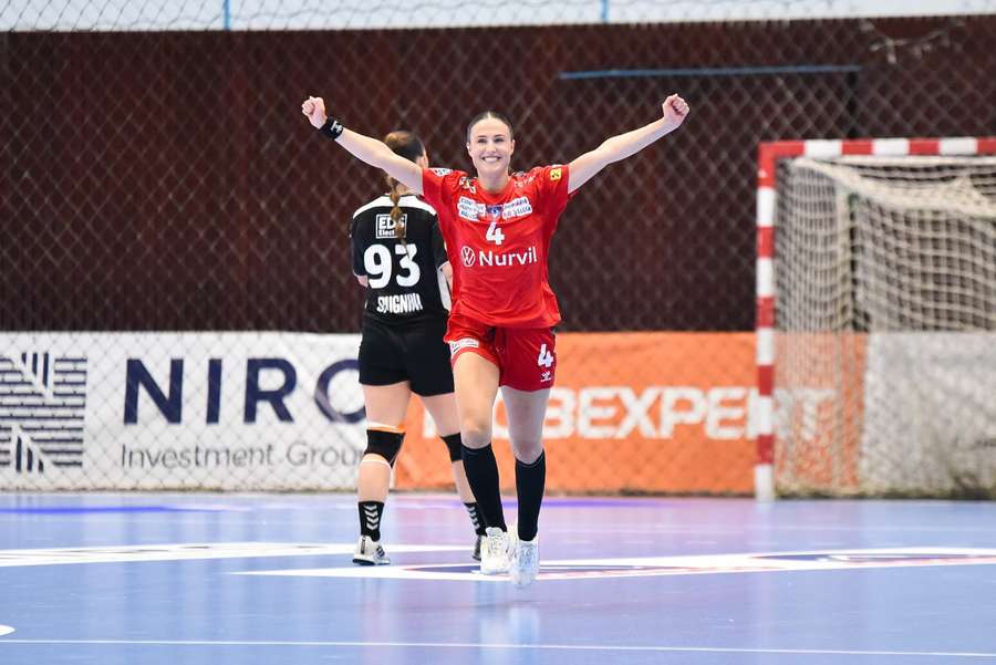 Gloria Bistrița şi SCM Râmnicu Vâlcea vor juca finala Cupei României la handbal feminin
