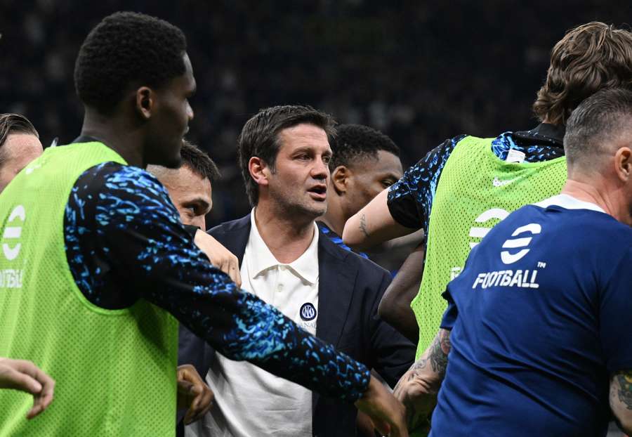 Chivu sărbătorește alături de jucătorii lui Inter