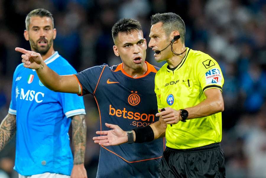 Lautaro polemizza con l'arbitro Lautaro polemizza con l'arbitro