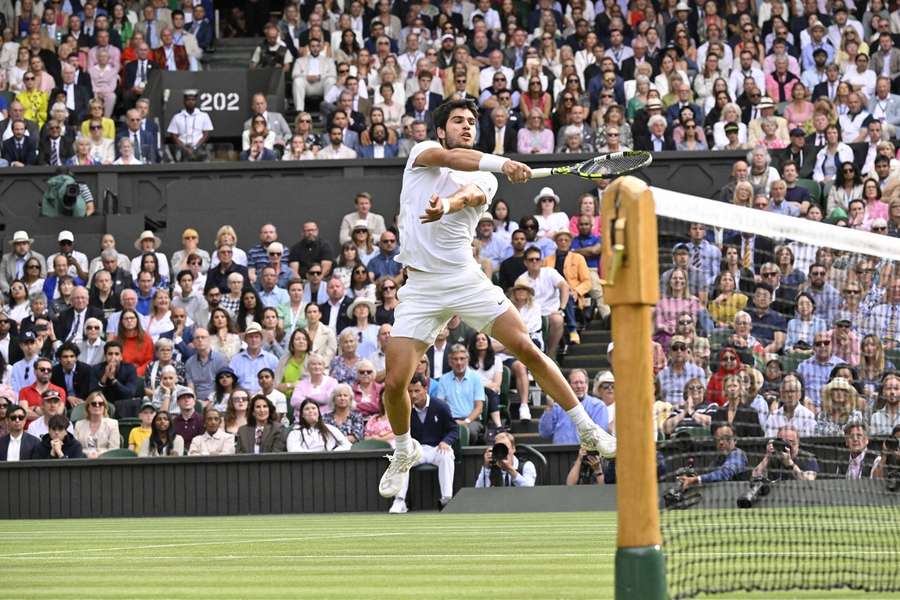 Carlos Alcaraz ve finále Wimbledonu.