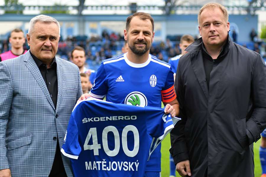 Matějovský má v české lize na kontě 400 utkání, 19 gólů a 64 asistencí.