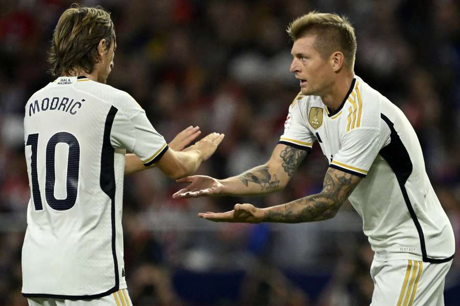 Modric e Kroos durante um jogo do Real Madrid