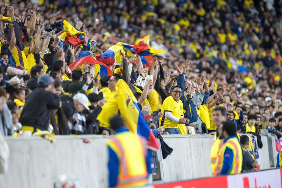 A alegria dos torcedores equatorianos no Sports Illustrated Stadium