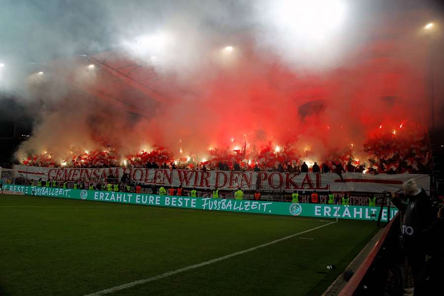 Kaiserslautern-Fans in Top-Form.