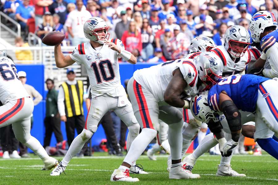 Drake Maye threw for 262 yards for the New England Patriots Drake Maye threw for 262 yards for the New England Patriots