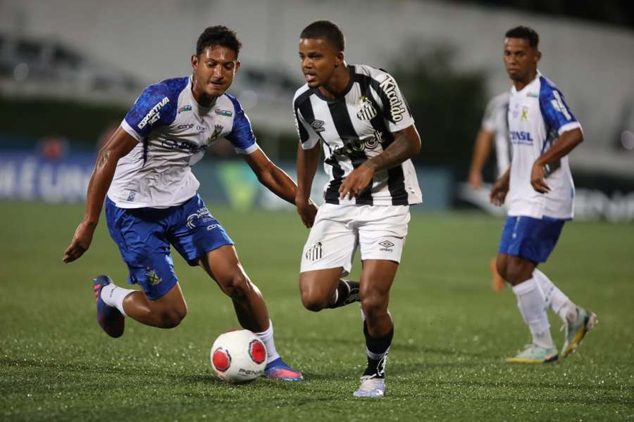 O Santos perdeu por 3 a 0 para o Santo André e avançou em 2º no Grupo 26