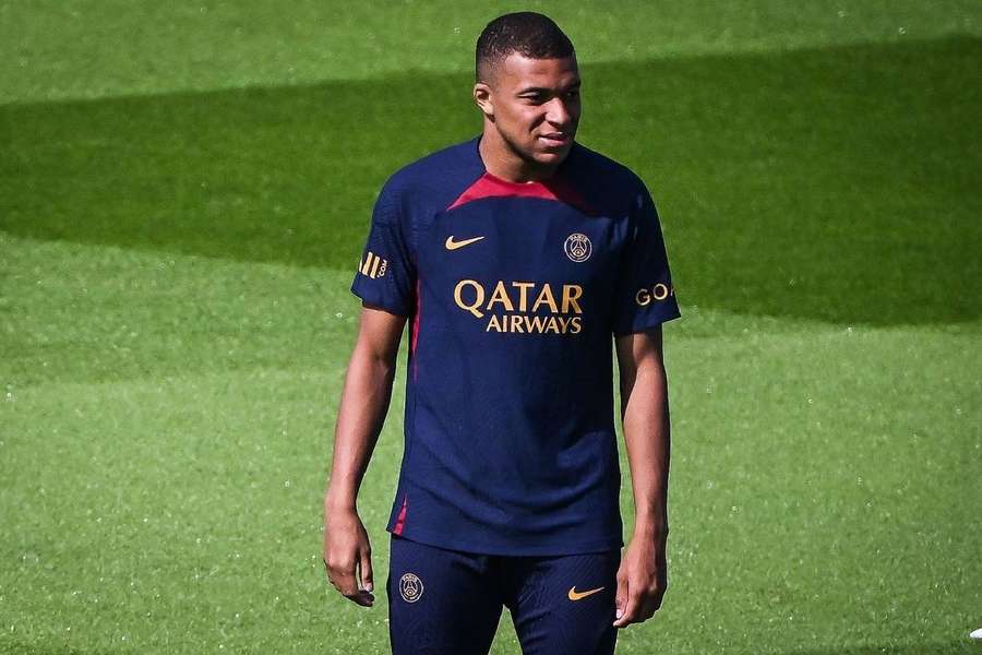 Kylian Mbappé com a camisola do PSG, esta semana, nos treinos