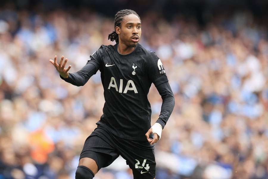 Djed Spence, fundaşul lui Tottenham, convocat în premieră la naționala Angliei Djed Spence, fundaşul lui Tottenham, convocat în premieră la naționala Angliei