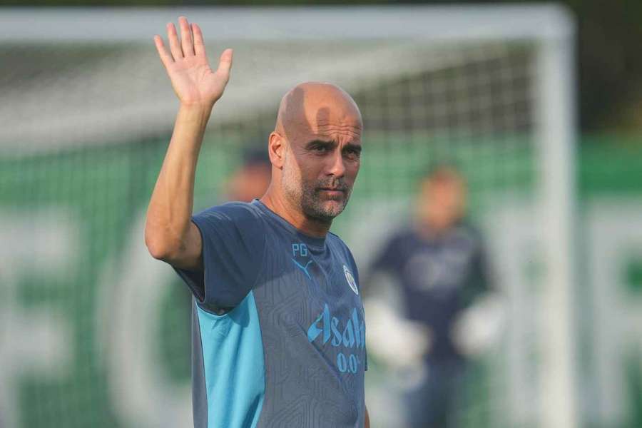 Guardiola agradeceu pelo tempo de serviço de Álvarez sob seu comando