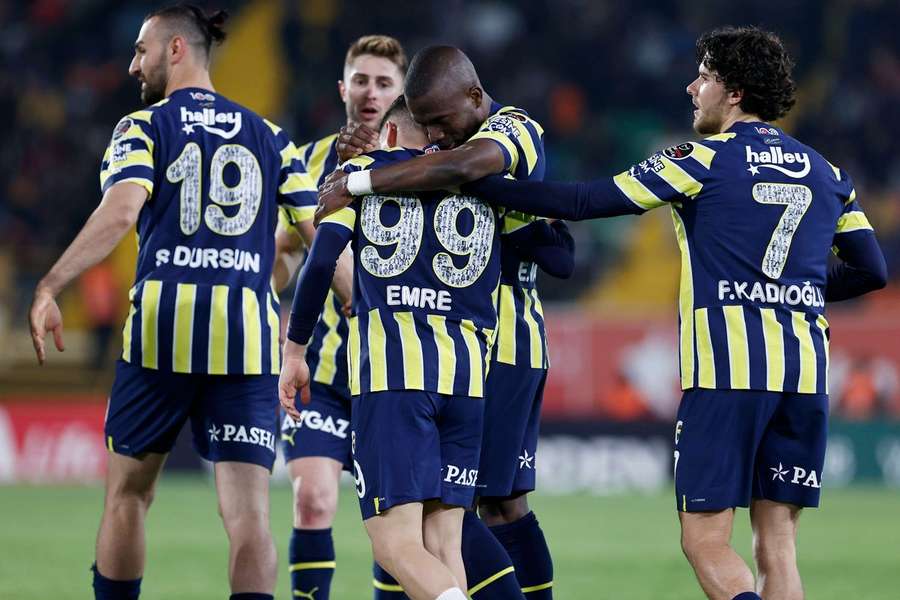 A festa dos jogadores do Fenerbahçe