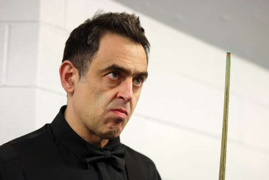 Ronnie O'Sullivan was knocked out of the World Snooker Championship quarter-finals to Stuart Bingham