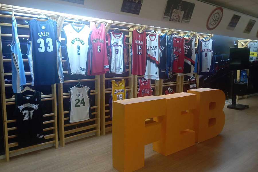 Coleção de camisolas de espanhóis que jogaram na NBA