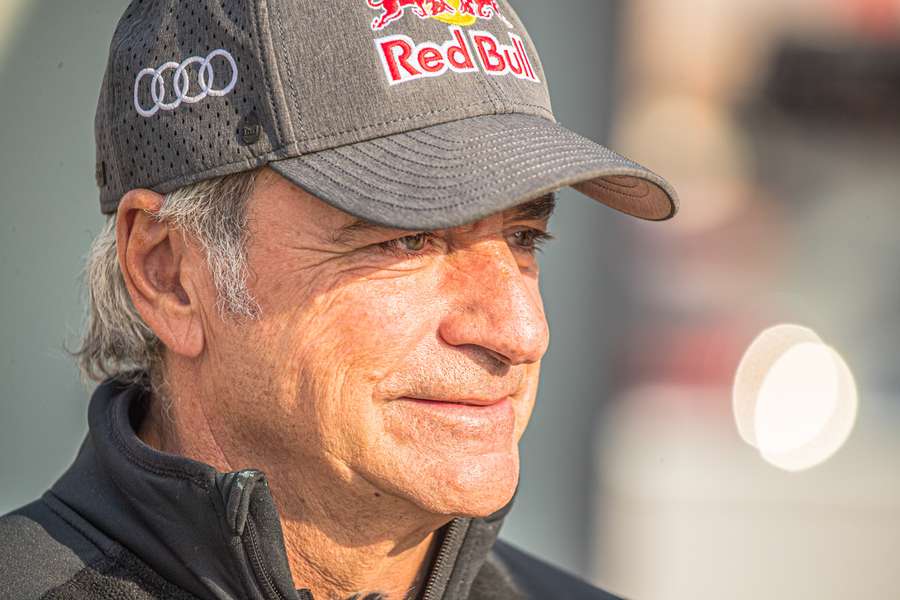 Carlos Sainz sr. ging in de negende etappe over de kop met zijn Audi