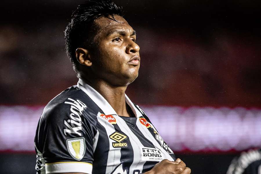 Morelos fez seu primeiro gol com a camisa do Santos 