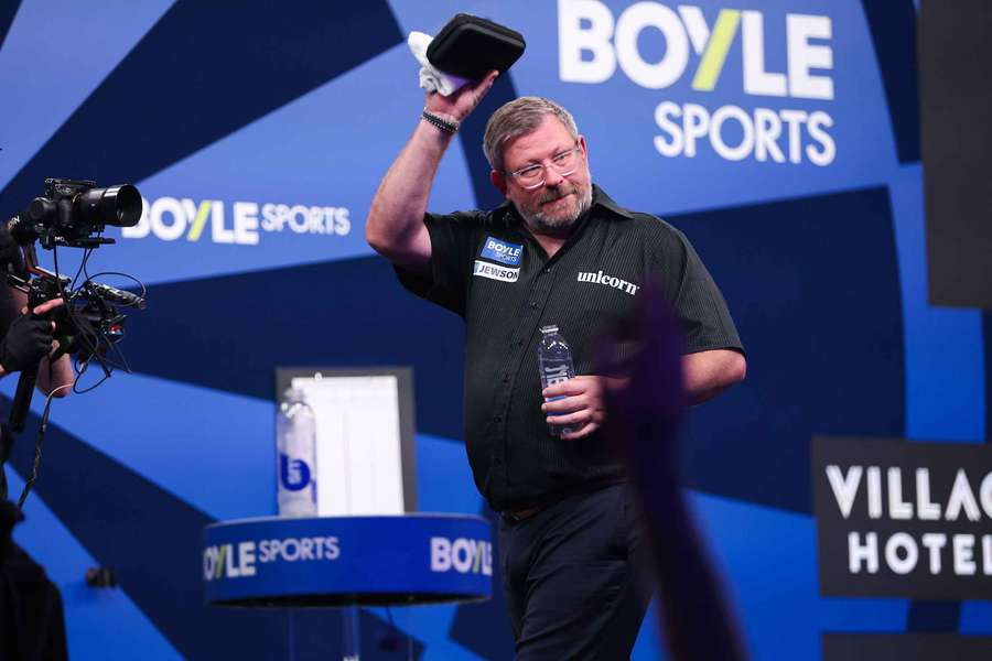 James Wade was victorious against Stephen Bunting James Wade was victorious against Stephen Bunting