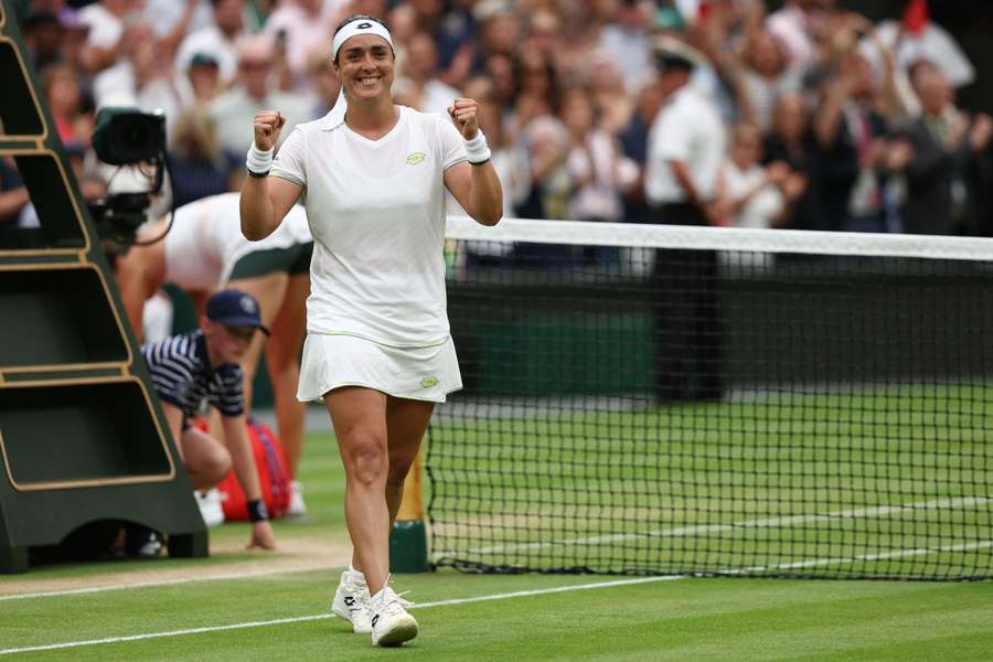 Wimbledon-overraskelse: Tunesiske Jabeur i finalen, slår favoritten Sabalenka i tre sæt