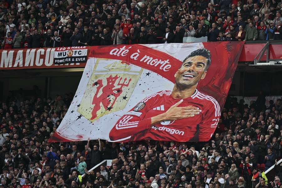 Omagiu adus de fanii lui Manchester United Omagiu adus de fanii lui Manchester United