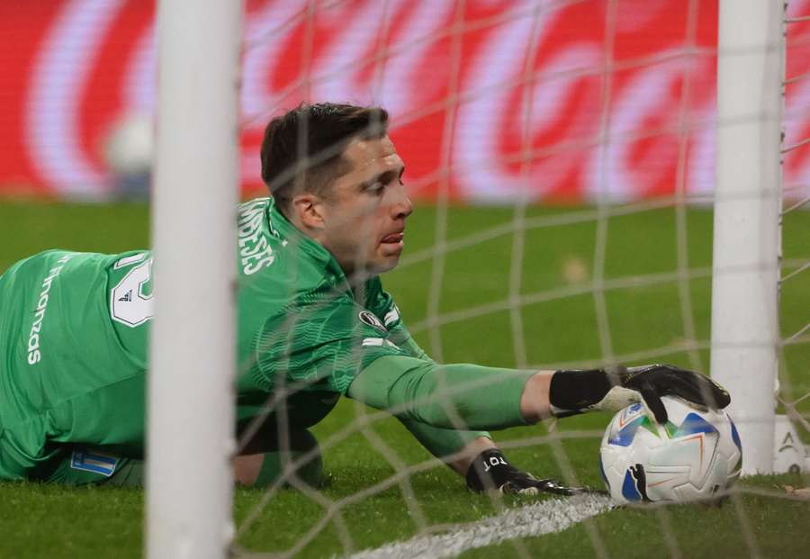 Cambeses evitou que Vélez abrisse o placar