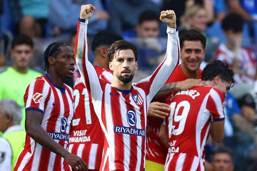 Álex Baena célébrant son but contre l'Espanyol.